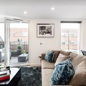 premier-3-bed-lux-apartment-sleeps-8.cambridgehotelsuk.com/